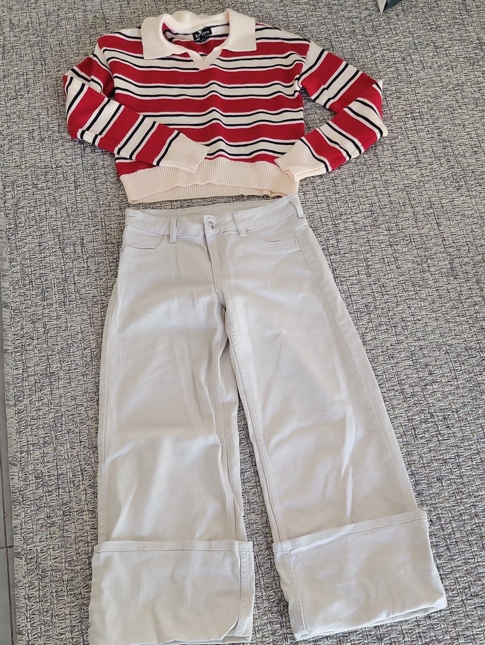 Cozy Red & Cream Sweater With Cream Jeans  Size 2